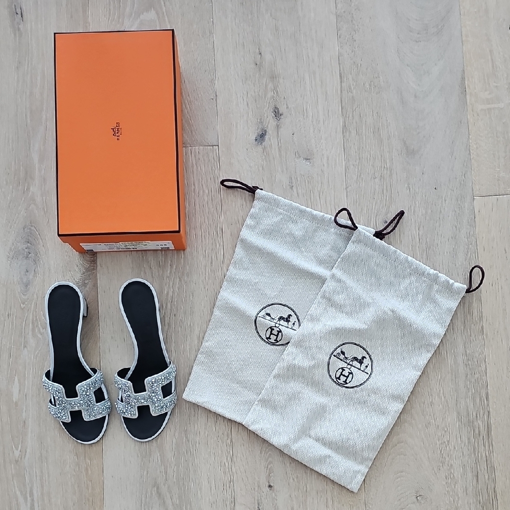 NWB Hermes Oasis Crystal Bead Sandals